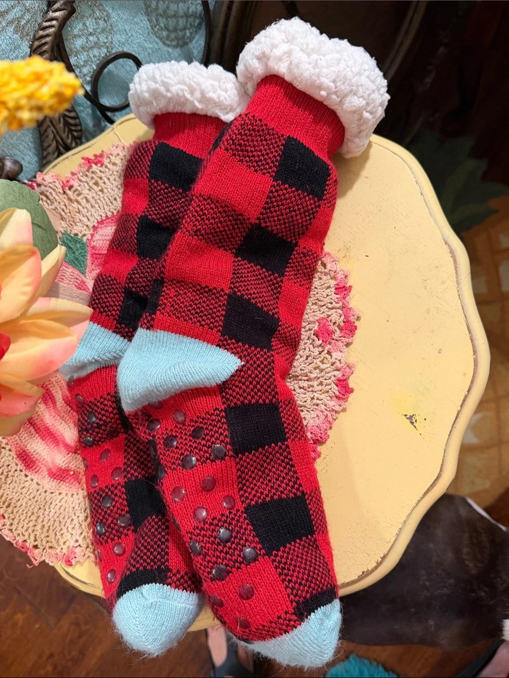 🆓🆓🆓FREEW/PURCHASE🆓🆓🆓Cozy Sherpa-Lined Red & Black Buffalo Plaid Gripper Socks